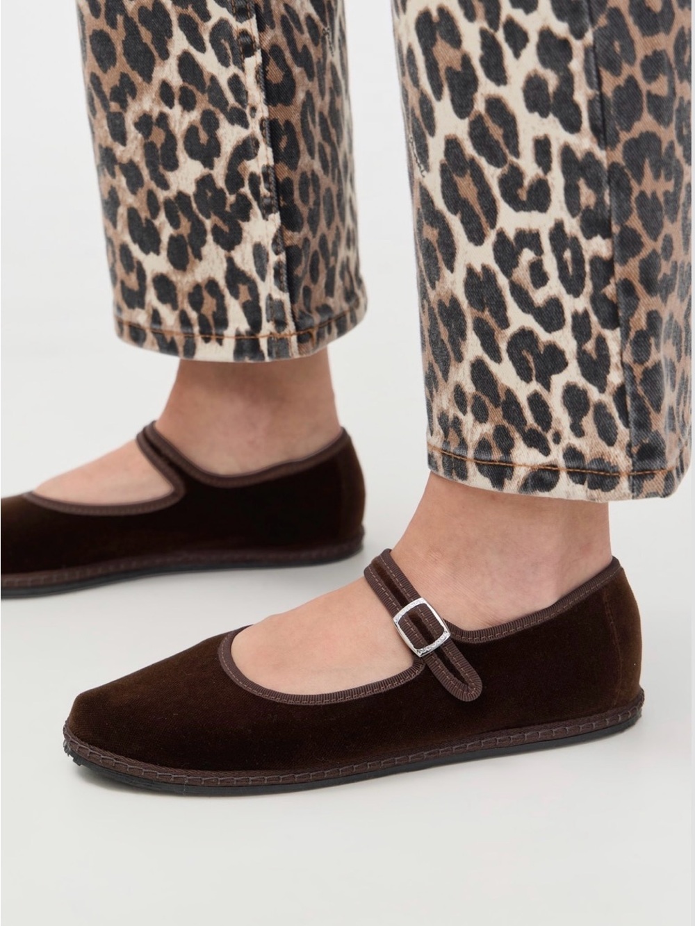 NWT VIBI Venezia Velvet Mary Jane Flats with Buckle Strap - Dark Brown EU37